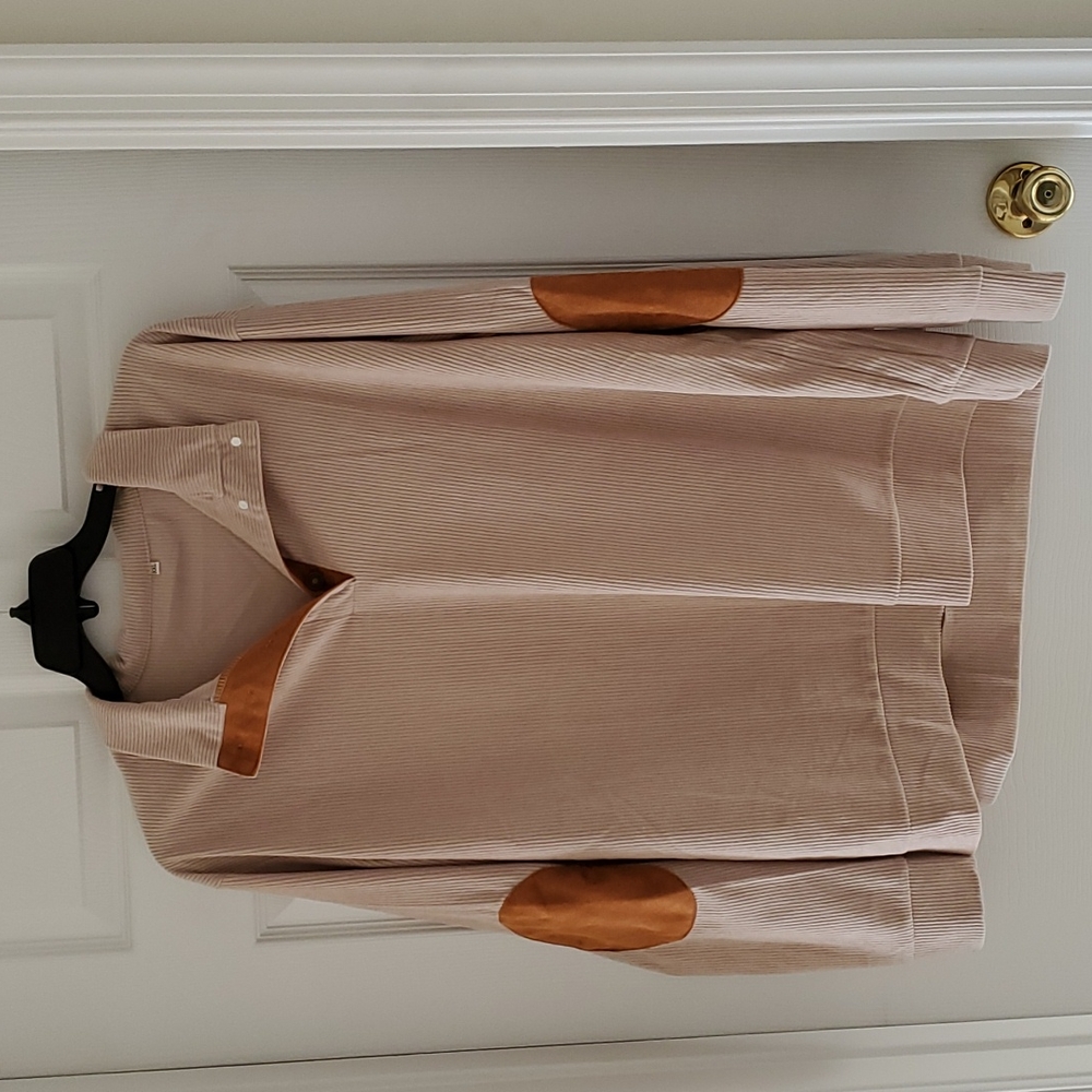 Men's long sleeve XXL pullover shirt. Patches on elbows, 4 buttons. Very soft.